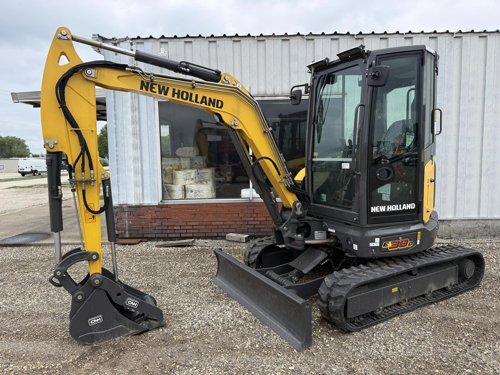 Main image New Holland E38D