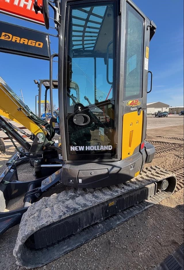 Image of New Holland E42D equipment image 3