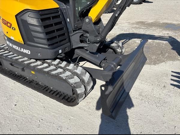 Image of New Holland E50D equipment image 3