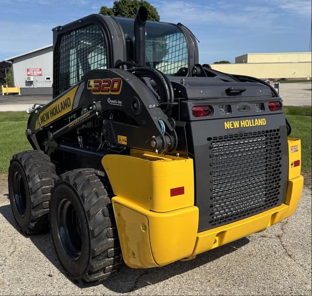 Image of New Holland L320 equipment image 4