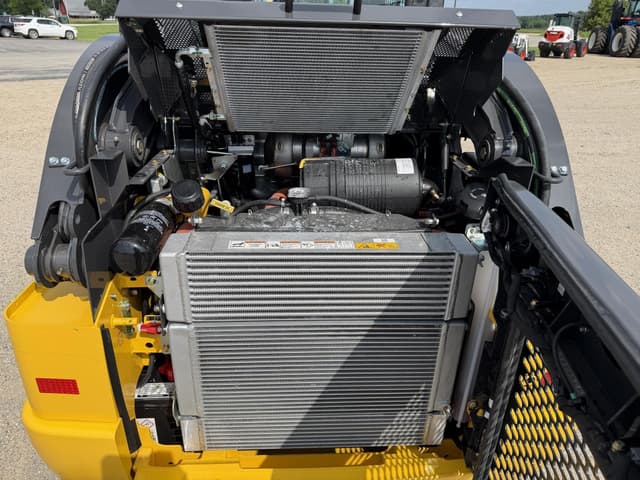 Image of New Holland L320 equipment image 4