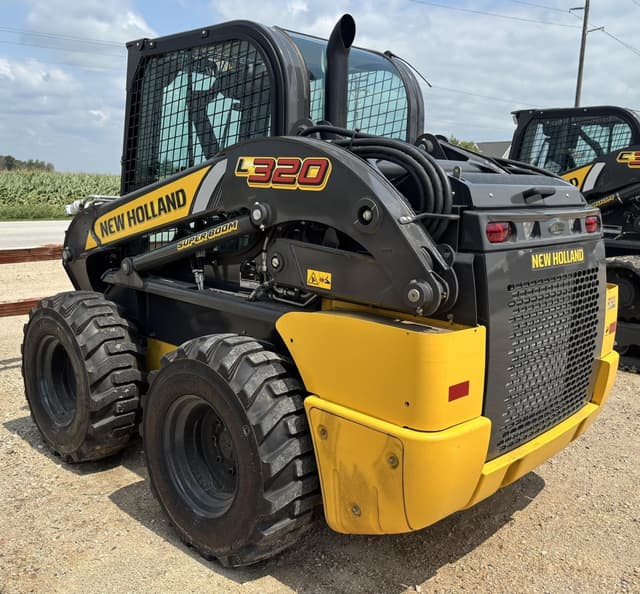 Image of New Holland L320 equipment image 4