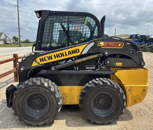 Image of New Holland L320 equipment image 1