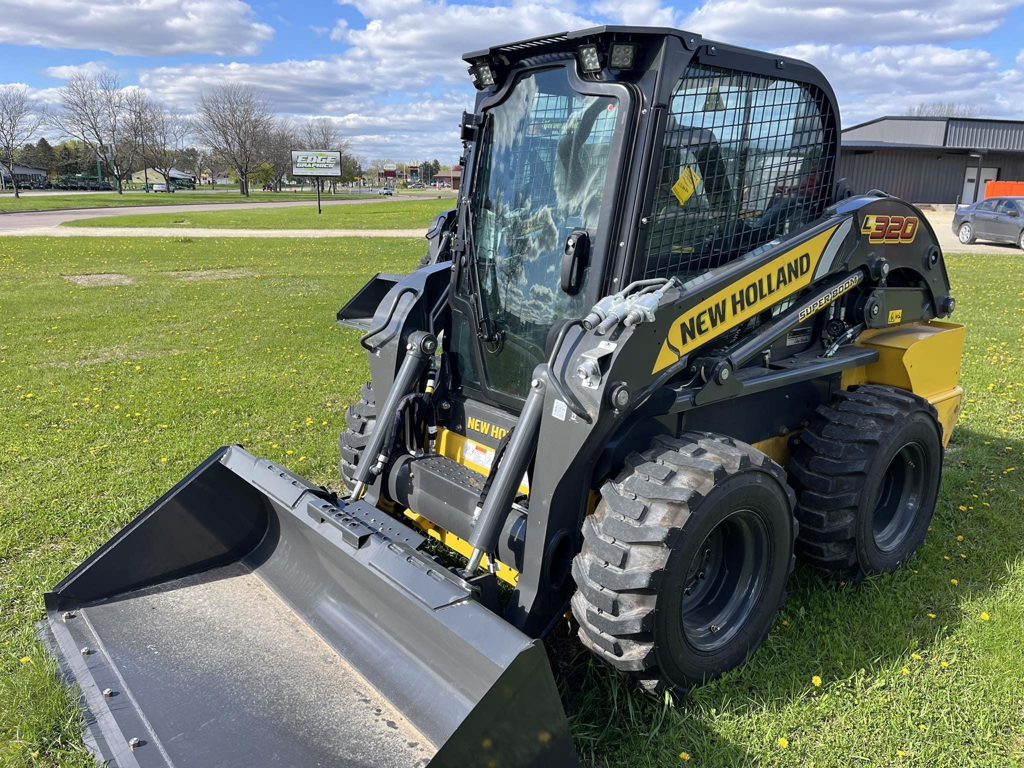 Main image New Holland L320