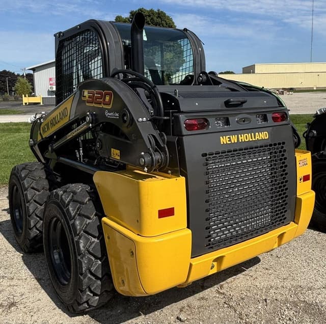 Image of New Holland L320 equipment image 4