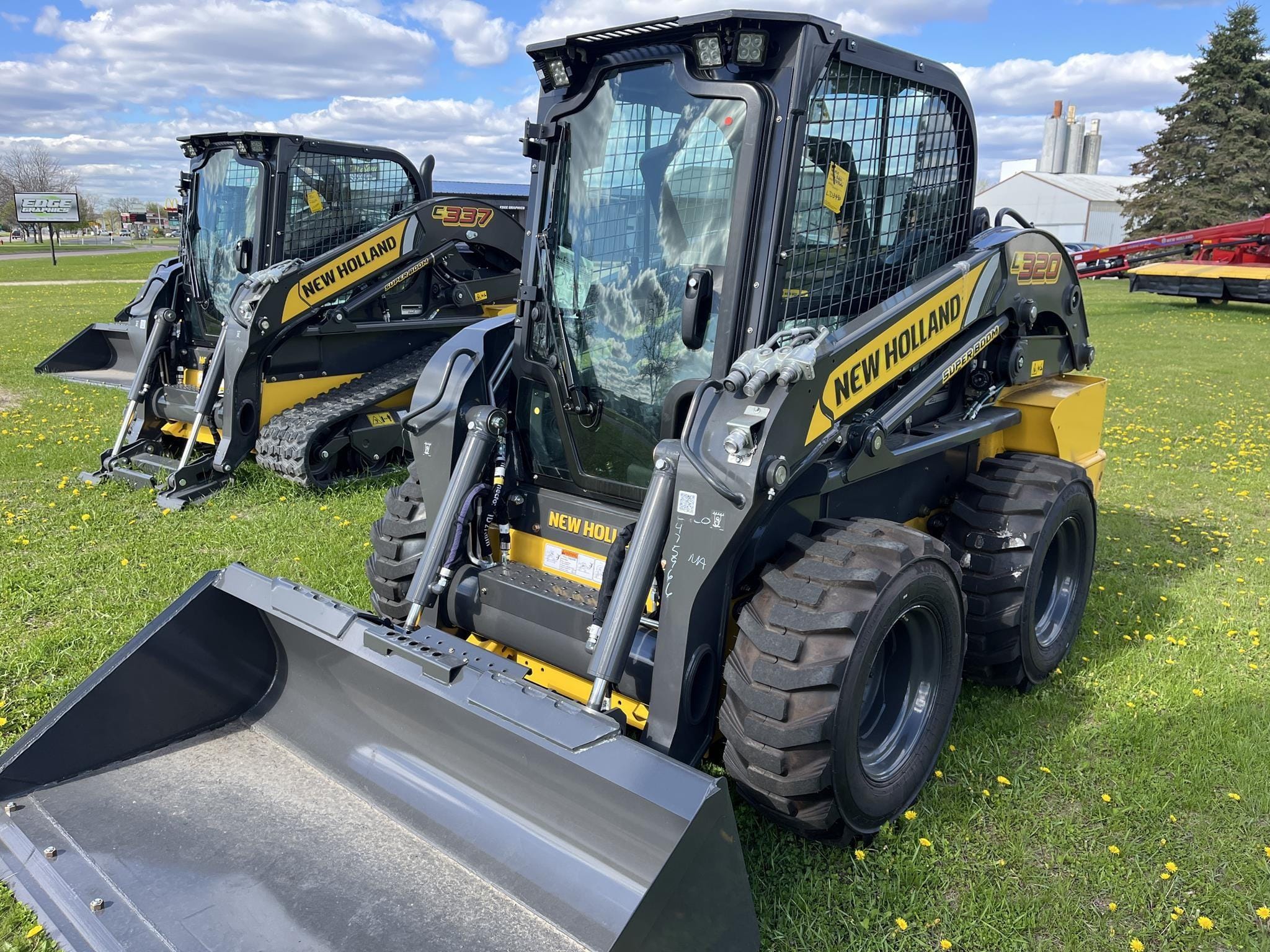 Main image New Holland L320