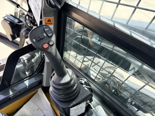Image of New Holland L320 equipment image 1