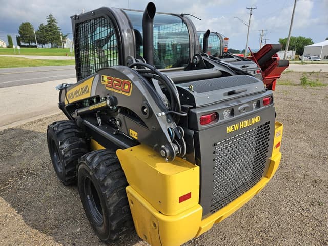 Image of New Holland L320 equipment image 4