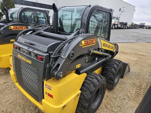 Image of New Holland L320 equipment image 1