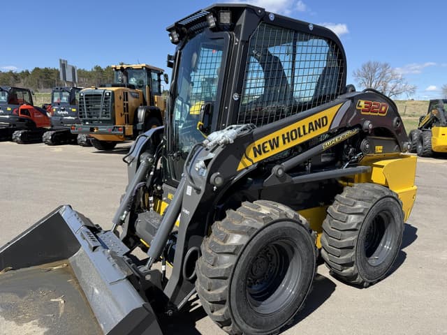 Image of New Holland L320 equipment image 1