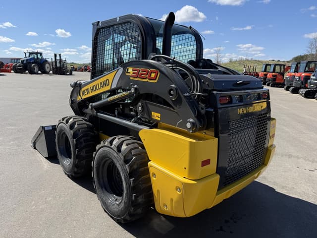 Image of New Holland L320 equipment image 3