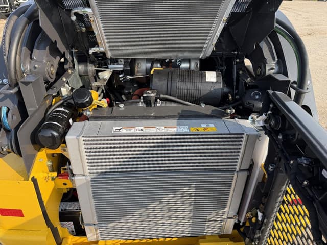 Image of New Holland L320 equipment image 4