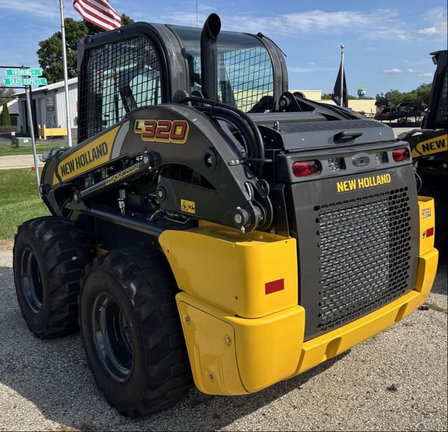 Image of New Holland L320 equipment image 4