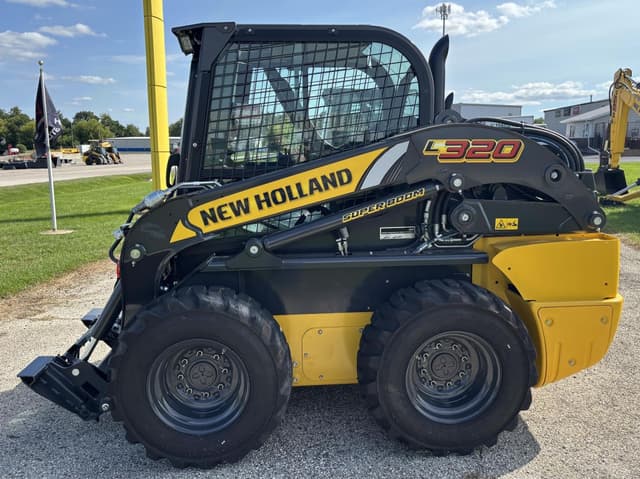 Image of New Holland L320 equipment image 1