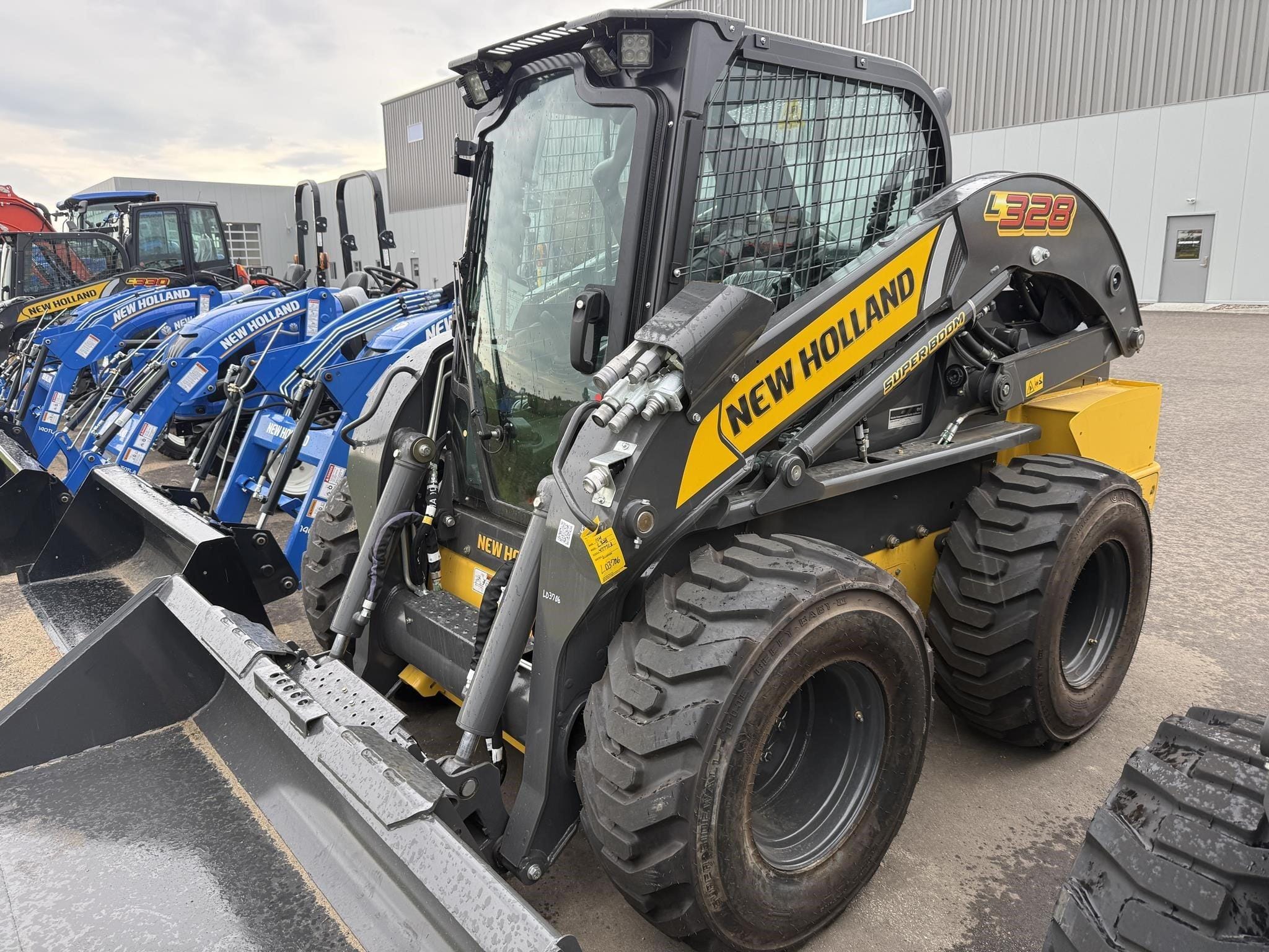 2026 New Holland L328 Equipment Image0