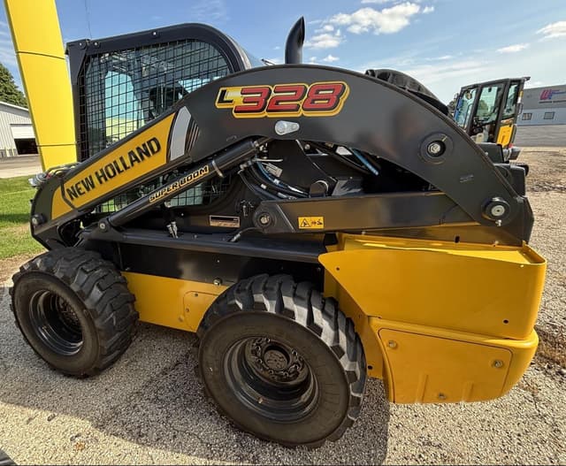 Image of New Holland L328 equipment image 1