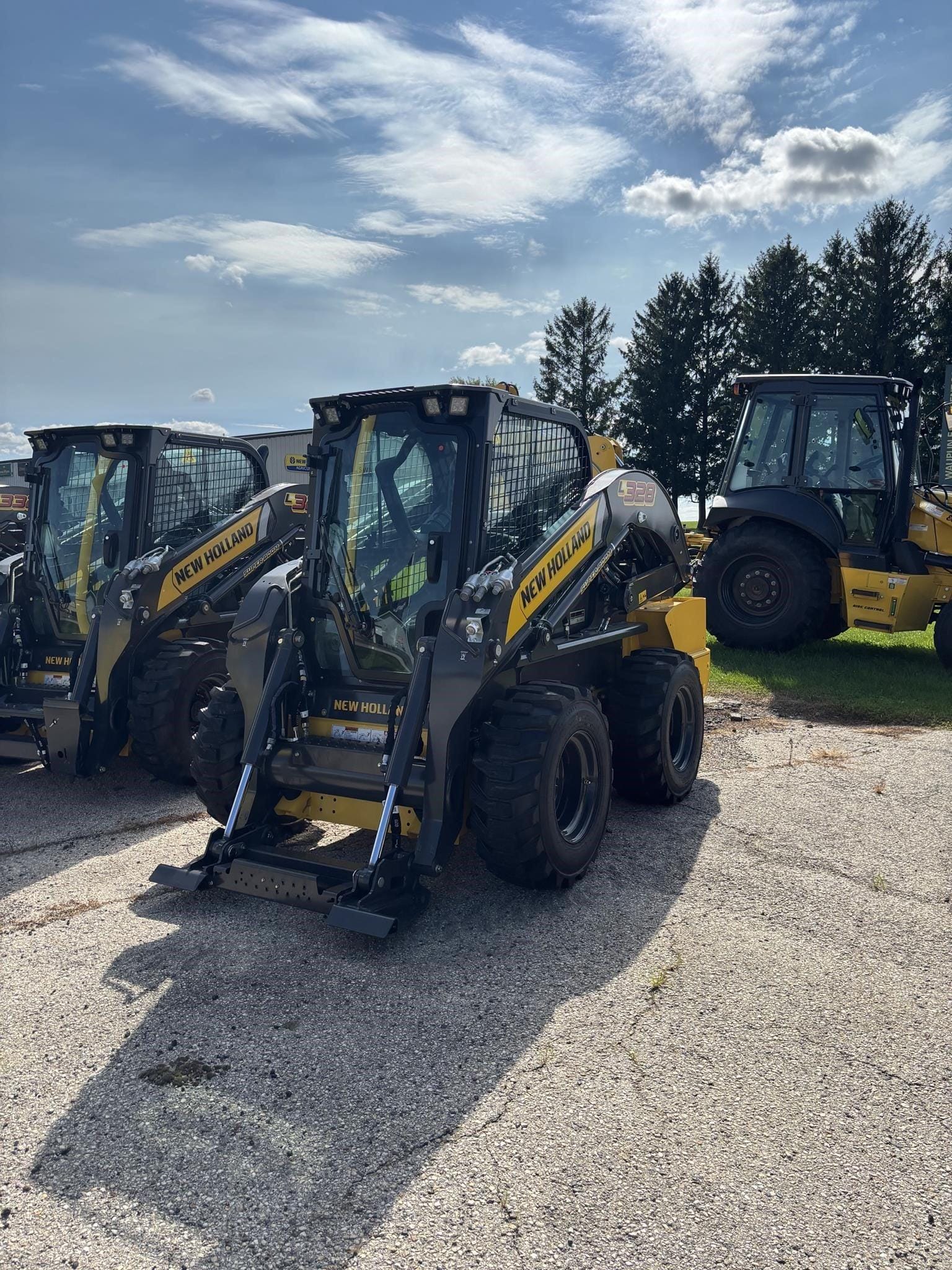 2026 New Holland L328 Equipment Image0