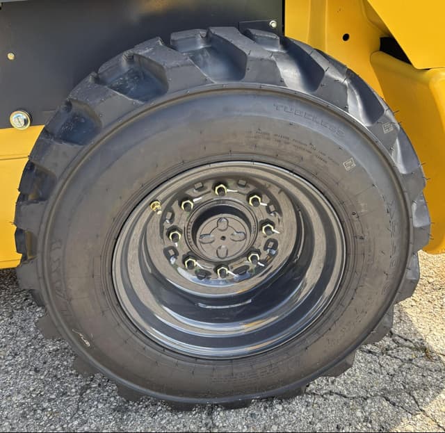 Image of New Holland L328 equipment image 3