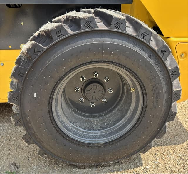 Image of New Holland L328 equipment image 3