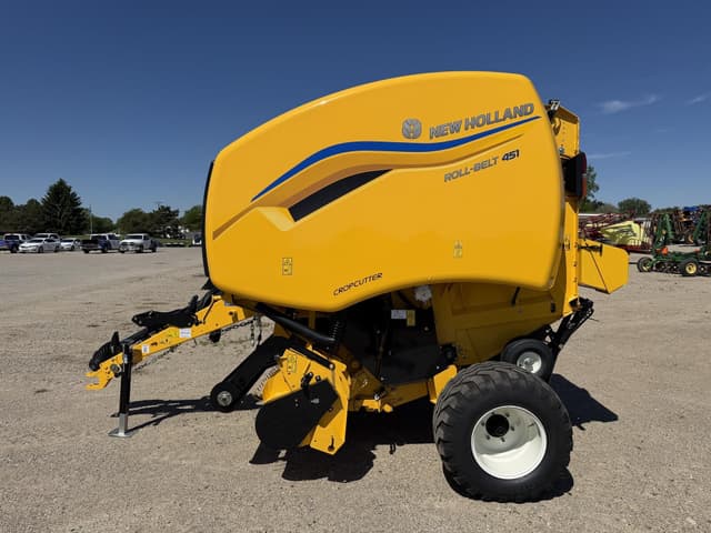Image of New Holland RB451 CropCutter equipment image 1
