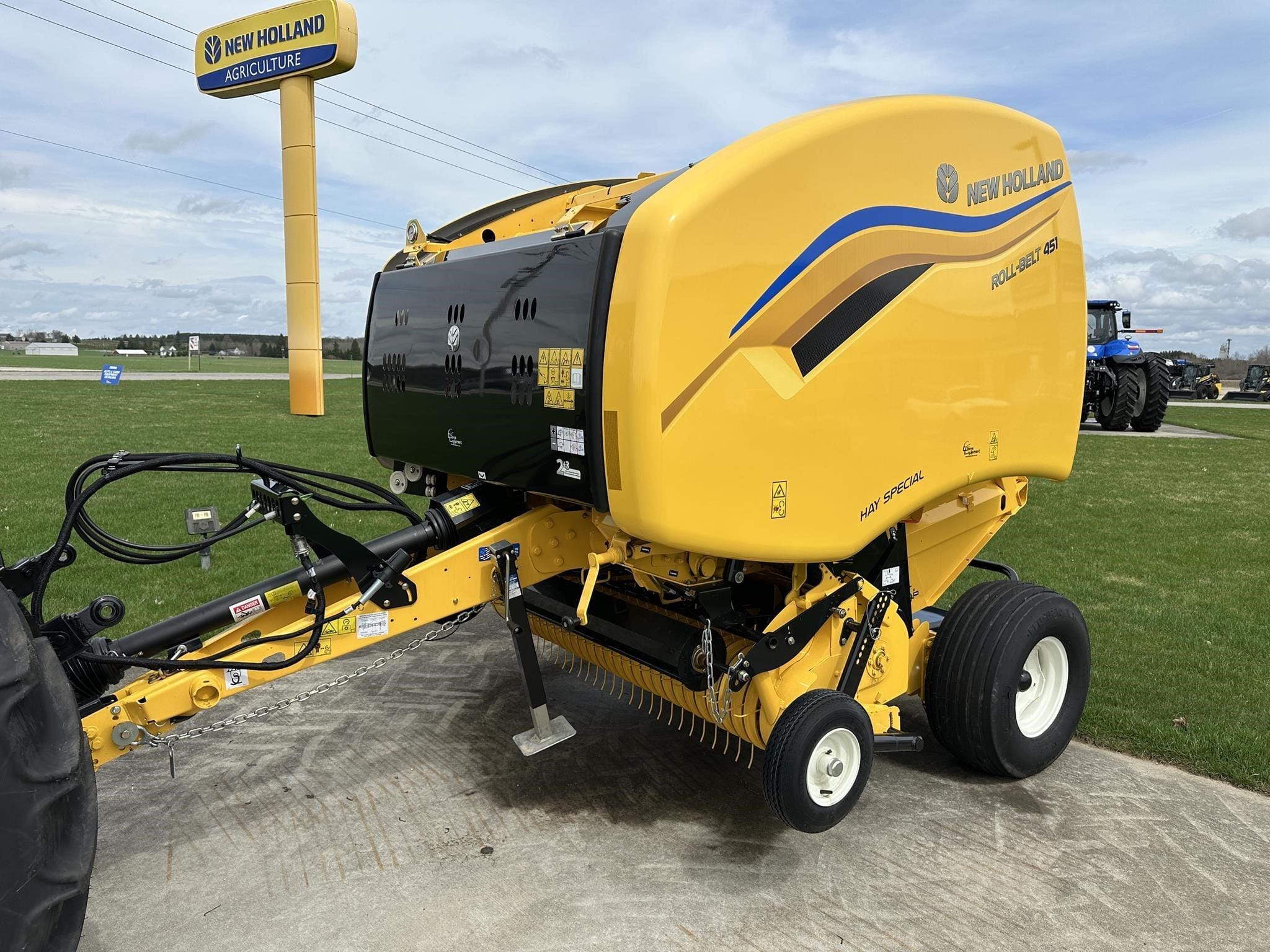2026 New Holland RB451 Hay Special Equipment Image0