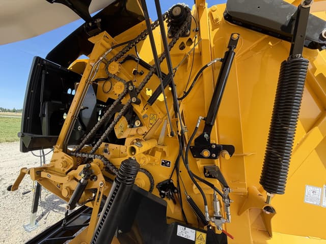Image of New Holland RB451 CropCutter equipment image 2