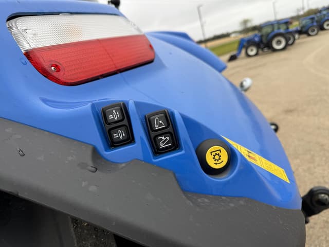 Image of New Holland T7.210 SideWinder II equipment image 4