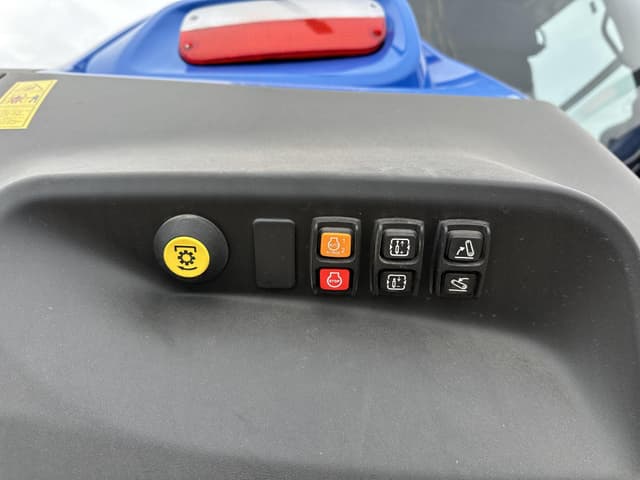 Image of New Holland T7.315HD equipment image 4