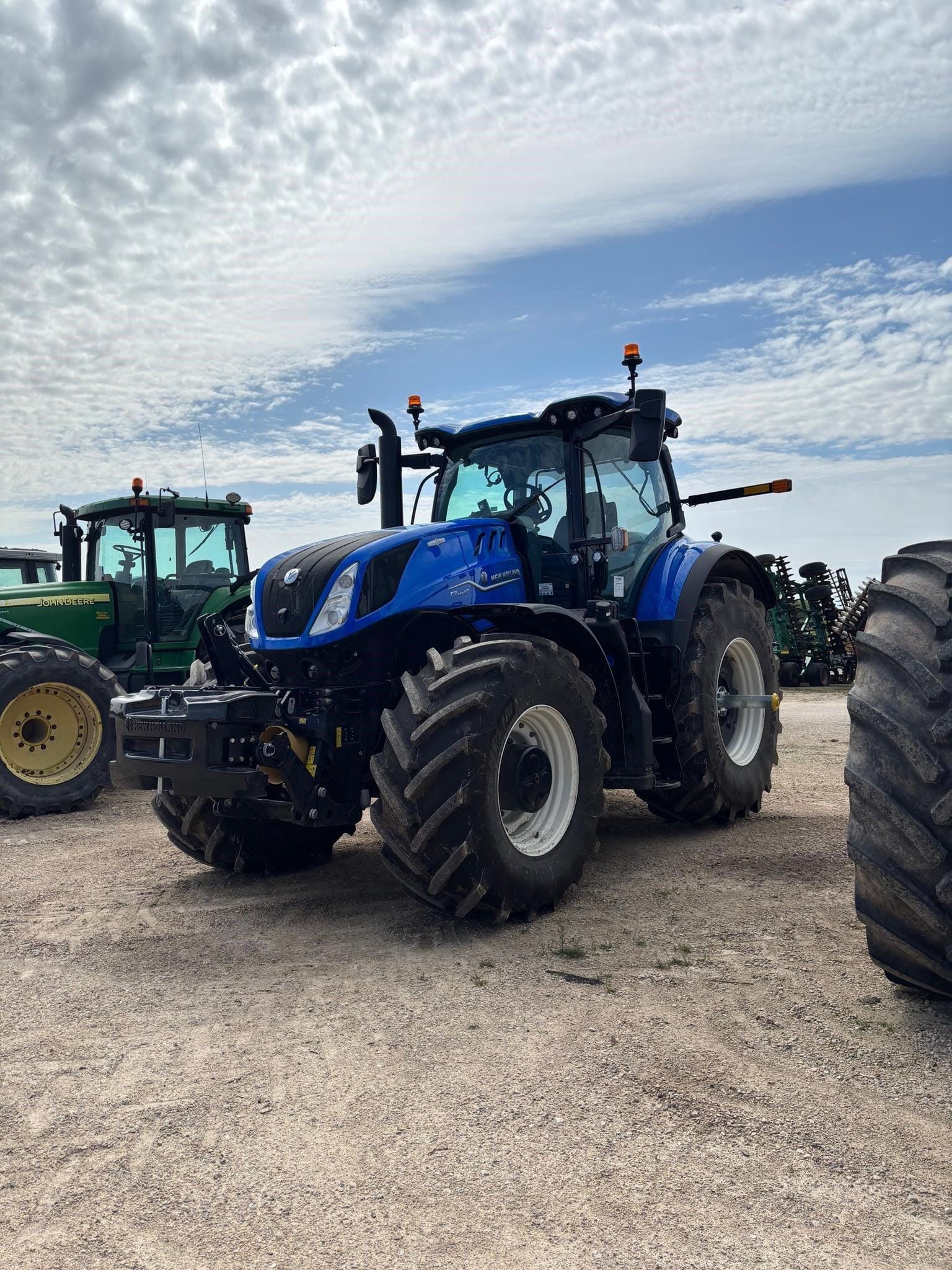 2026 New Holland T7.340HD Equipment Image0