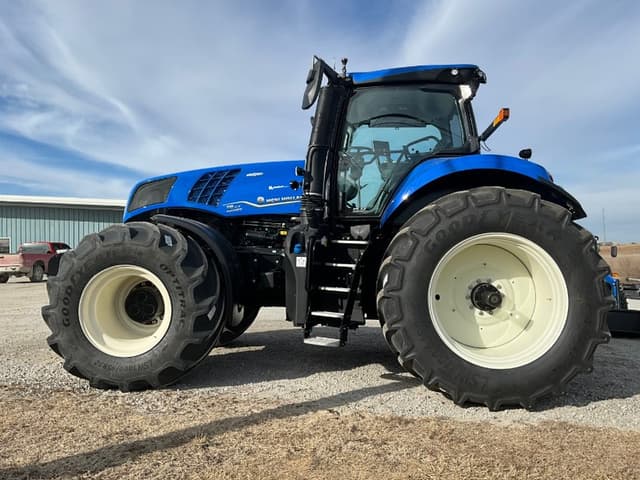 Image of New Holland T8.415 equipment image 2