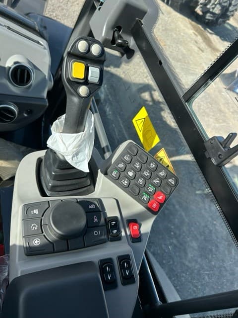 Image of New Holland W100D equipment image 2