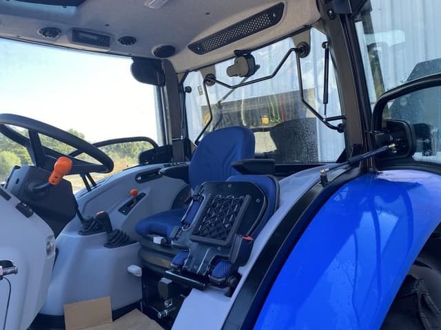 Image of New Holland Workmaster 65 equipment image 4