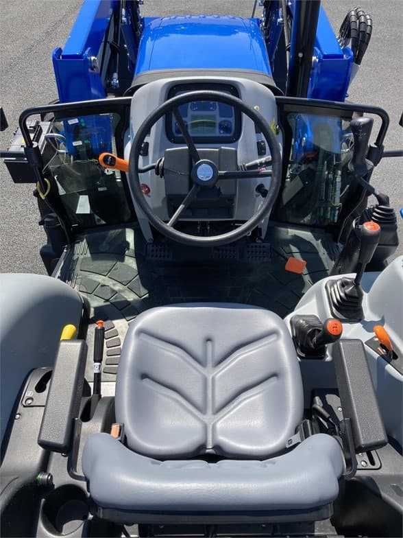 Image of New Holland Workmaster 75 equipment image 4