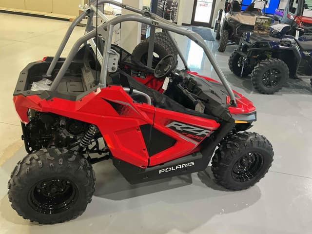Image of Polaris RZR 200 EFI equipment image 1