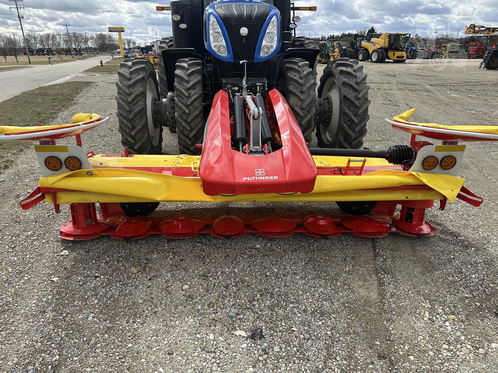2026 Pottinger Novacat 351 Alpha Motion Equipment Image0