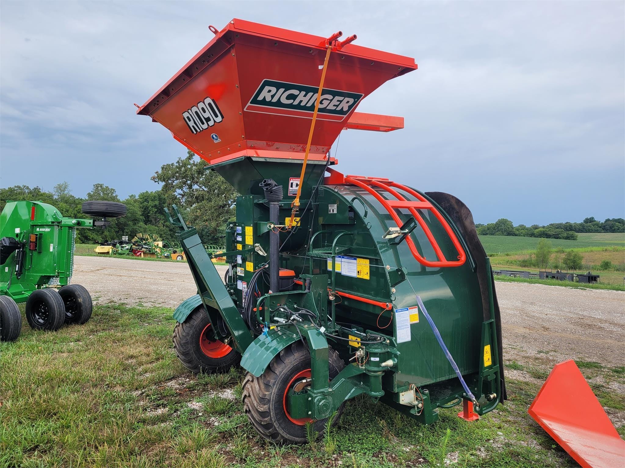 2026 Richiger R1090 Equipment Image0