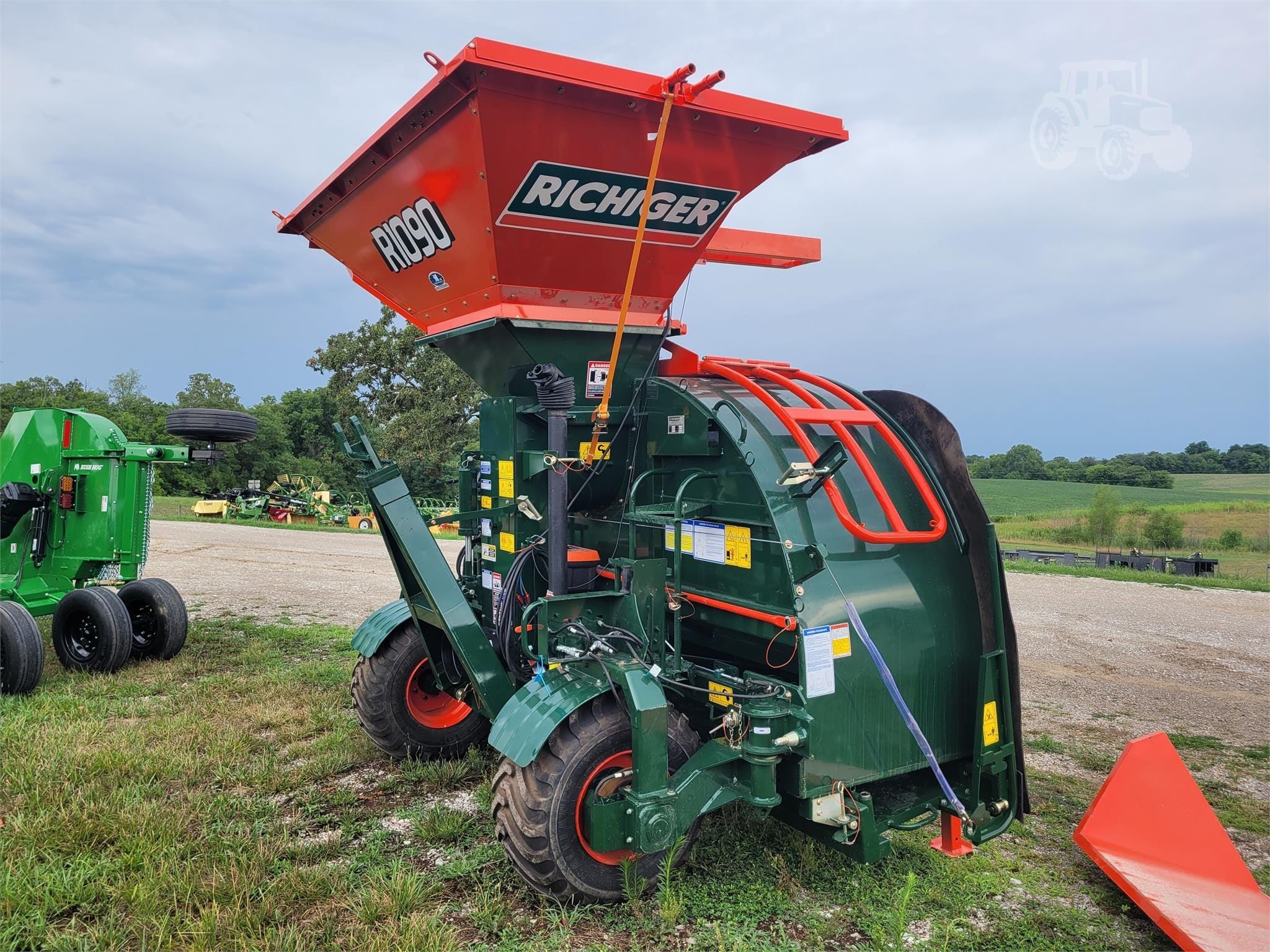 2026 Richiger R1090 Equipment Image0