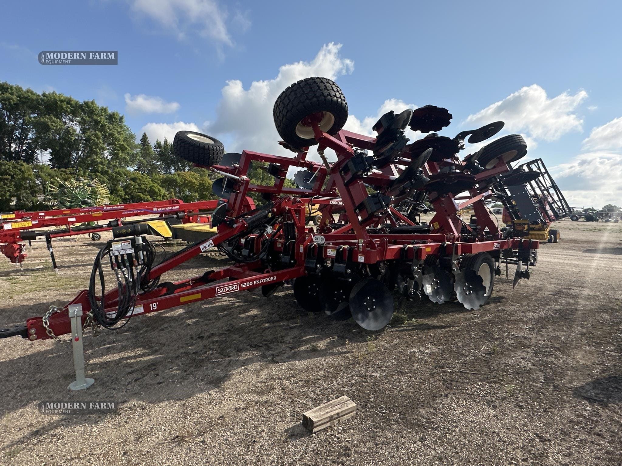 2026 Salford 5200 Equipment Image0