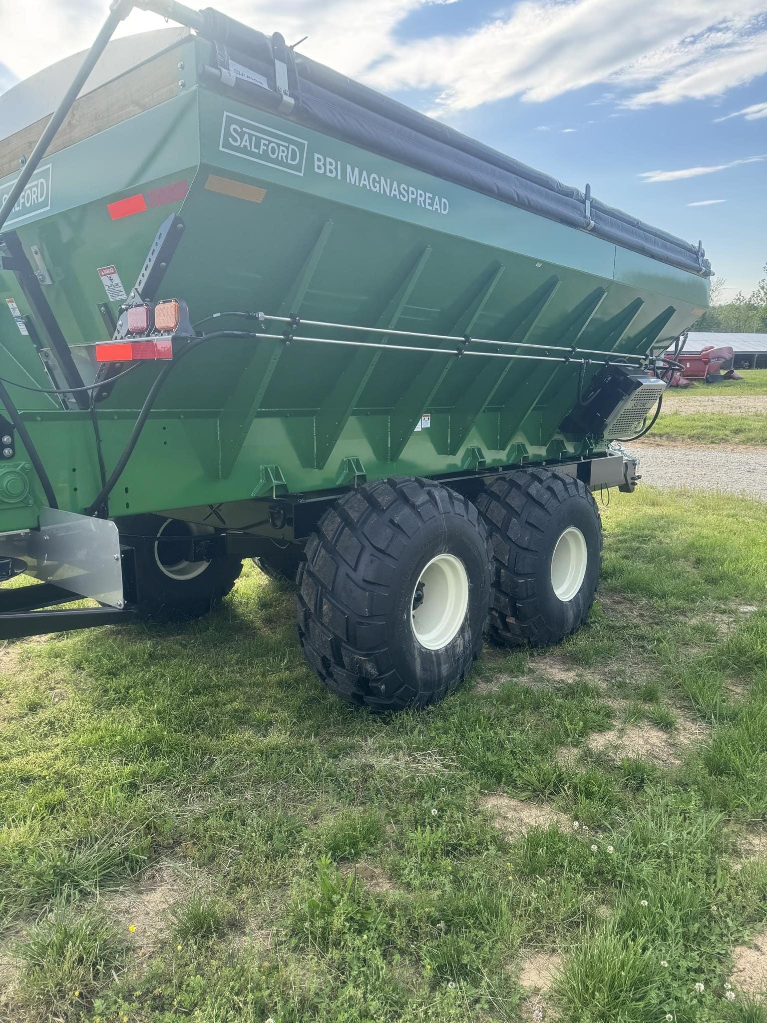 2026 Salford BBI MagnaSpread Equipment Image0