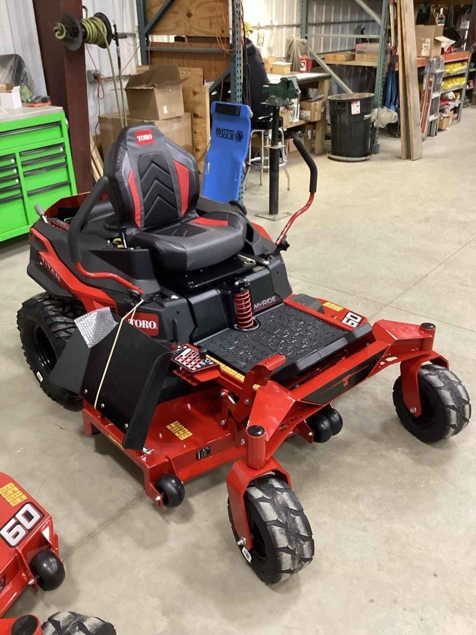 Main image Toro Titan