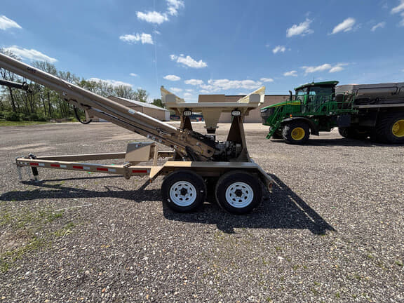 Image of Unverferth Seed Pro 210 equipment image 1