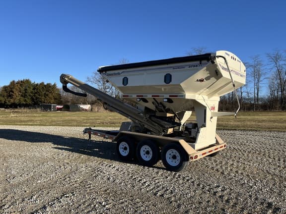 Image of Unverferth Seed Runner 3755XL equipment image 1