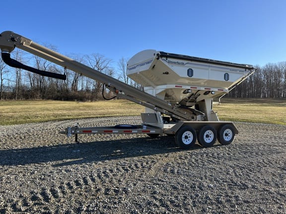 2026 Unverferth Seed Runner 3755XL Equipment Image0