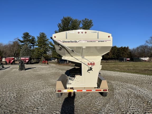 Image of Unverferth Seed Runner 3755XL equipment image 3