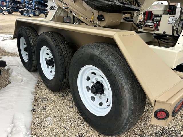 Image of Unverferth Seed Runner 3755XL equipment image 3