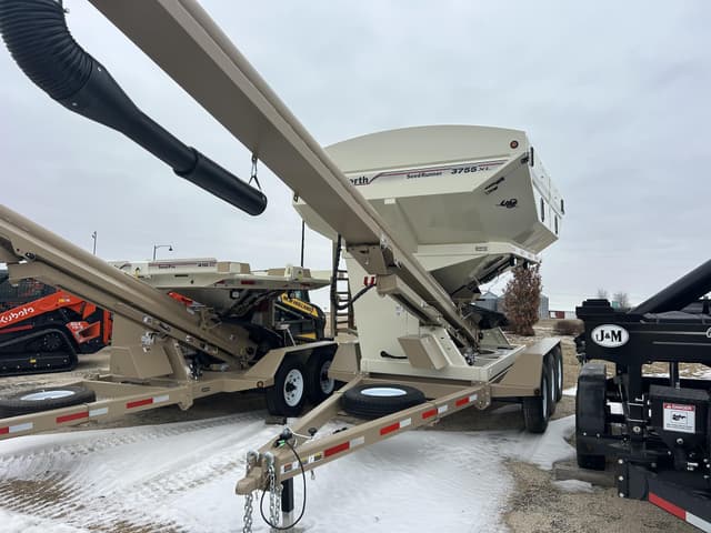 Image of Unverferth Seed Runner 3755XL equipment image 1
