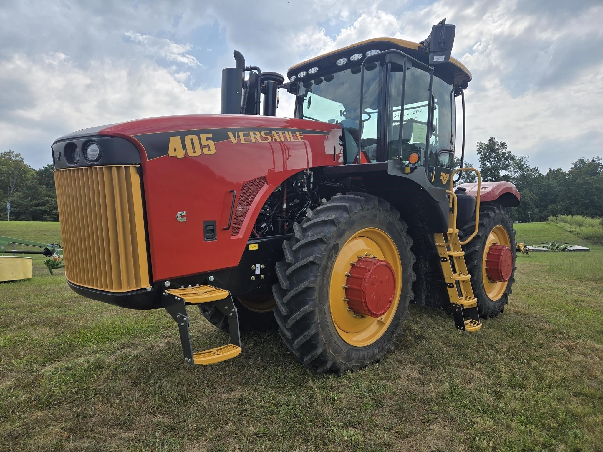 2026 Versatile 405 Equipment Image0