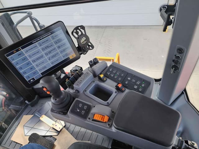 Image of Versatile 620DT equipment image 4