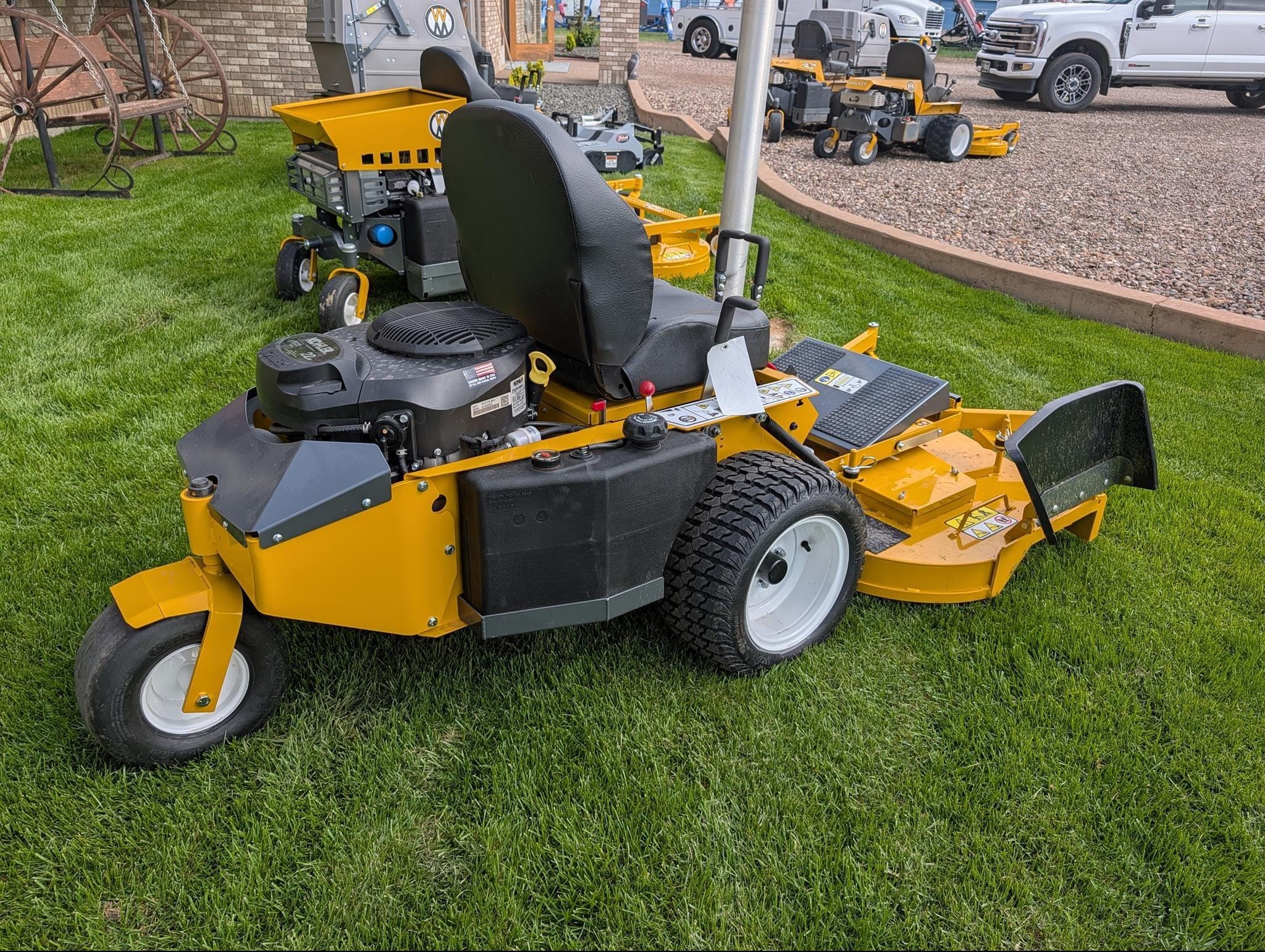 2026 Walker R22 Equipment Image0