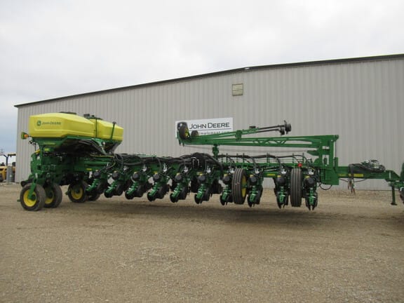 2027 John Deere 1775 Equipment Image0